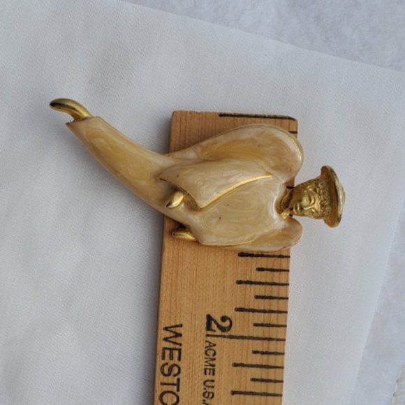 Vintage Golden ANGEL Brooch - Picture 2 of 4